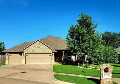 6701 Green Meadow Ln, Oklahoma City, OK 73132