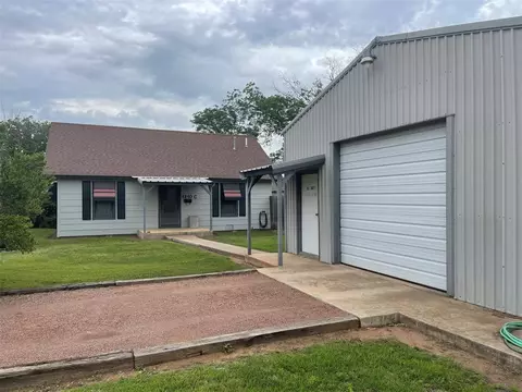 1310 C St, Snyder, OK 73566