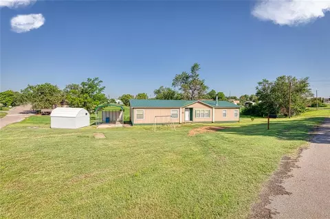 260 S Schley Ave, Leedey, OK 73654