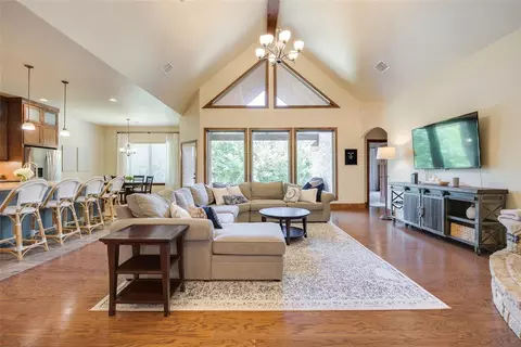 2513 Cheval Pointe Dr, Edmond, OK 73034