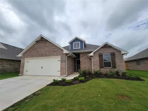 1216 SE 28th St, Moore, OK 73160