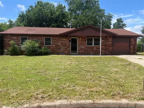 117 Lou Dr, Holdenville, OK 74848
