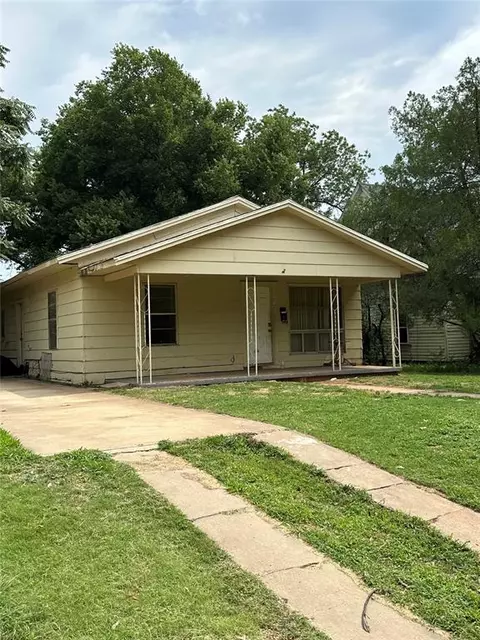 1212 W Iowa Ave, Chickasha, OK 73018