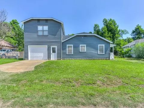 310 W Adams St, Crescent, OK 73028