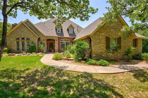 8308 Cardinal Ridge Dr, Edmond, OK 73034