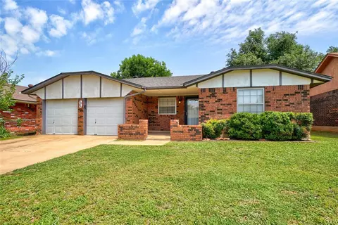 1045 NW 21st St, Moore, OK 73160