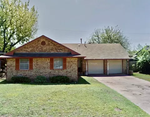 1116 W Peebly St, Midwest City, OK 73110
