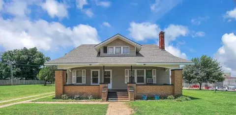 210 N 7th St, Arapaho, OK 73620