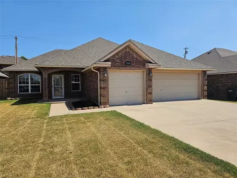 1108 Bryan Dr, Moore, OK 73160 photo 2