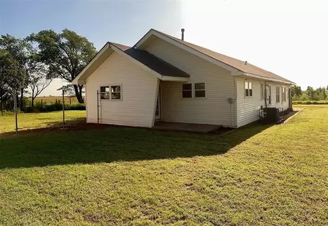 22475 E 1110 Rd, Bessie, OK 73622