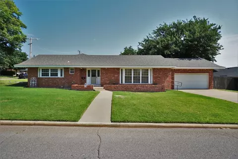 1003 E Proctor Ave, Weatherford, OK 73096