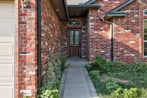 2012 Cedar Pointe Cir, Edmond, OK 73003 photo 2