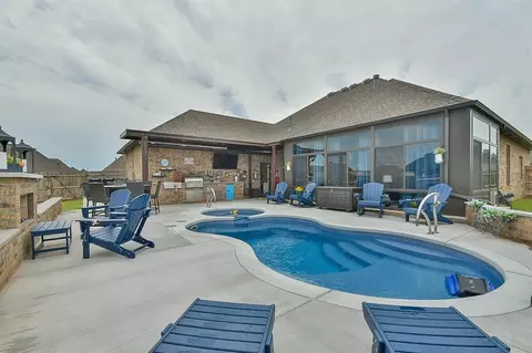 9301 SW 41st St, Oklahoma City, OK 73179