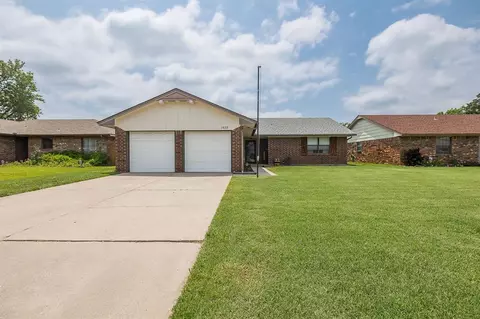 1833 Greenway Ave, Yukon, OK 73099