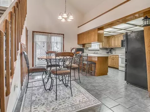 1121 Leafhurst Rd, Moore, OK 73160 photo 9