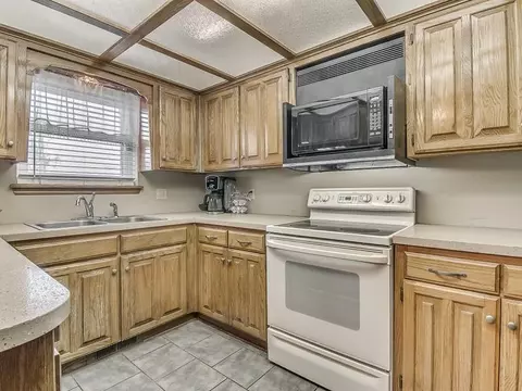 1121 Leafhurst Rd, Moore, OK 73160 photo 11