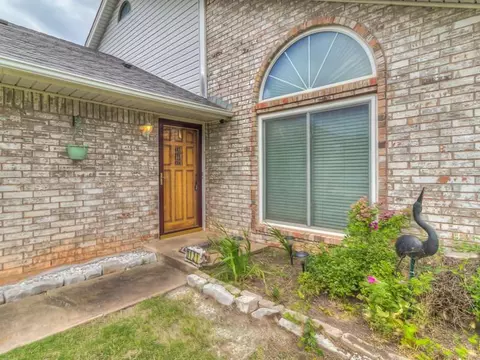 1121 Leafhurst Rd, Moore, OK 73160 photo 2