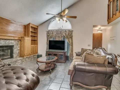 1121 Leafhurst Rd, Moore, OK 73160 photo 4