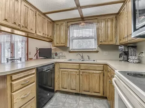 1121 Leafhurst Rd, Moore, OK 73160 photo 12