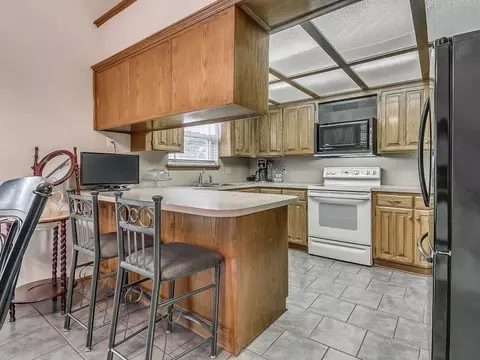 1121 Leafhurst Rd, Moore, OK 73160 photo 10