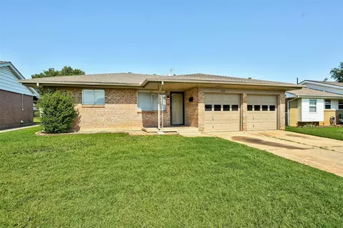 705 N Dillon St, Moore, OK 73160