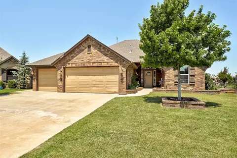 12617 NW 7th St, Yukon, OK 73099