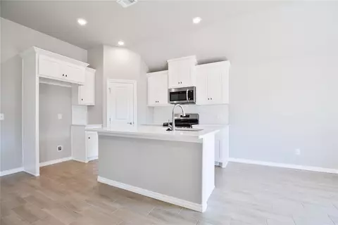 9024 NW 125th St, Yukon, OK 73099