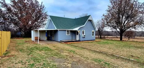 492 S 2nd St, Mountain View, OK 73062