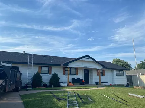 905 SW 6th St, Moore, OK 73160