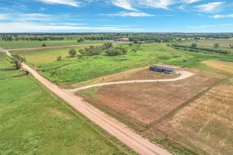 12416 N 1700 Rd, Erick, OK 73645
