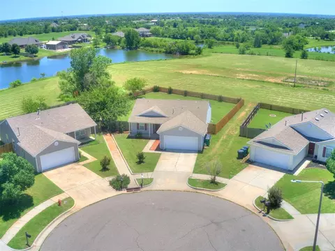 9420 Checkerbloom Dr, Oklahoma City, OK 73165