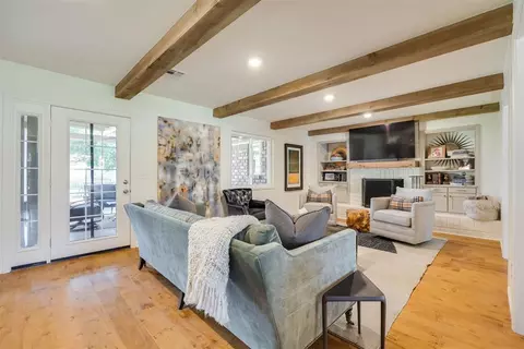 2805 Carlton Way, The Village, OK 73120