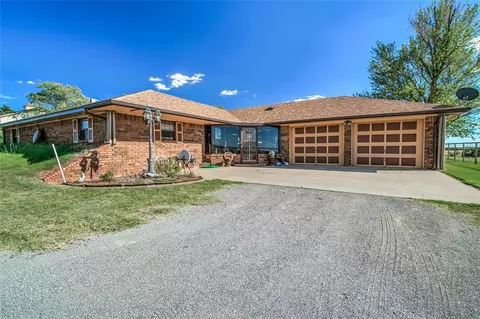 2408 W Commerce Rd, Clinton, OK 73601