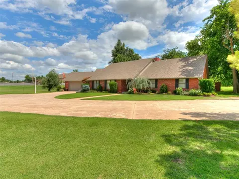 415 Willow Creek Dr, El Reno, OK 73036