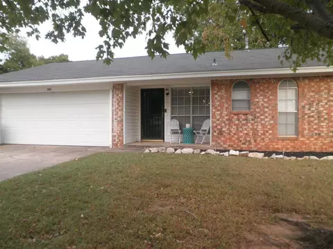 505 Leslie Dr, Noble, OK 73068