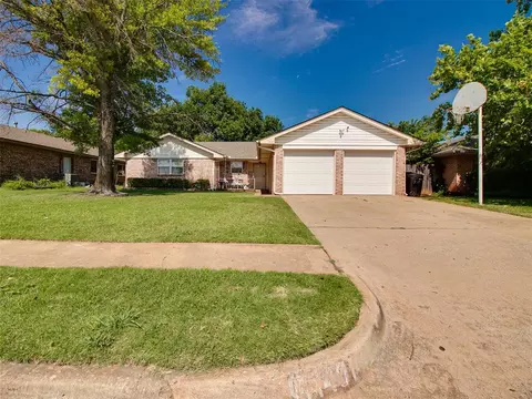 1401 N Lincoln Ave, Moore, OK 73160