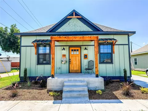 318 S 5th St, Chickasha, OK 73018