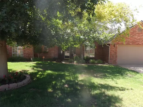2821 Learly Ln, Altus, OK 73521 photo 2
