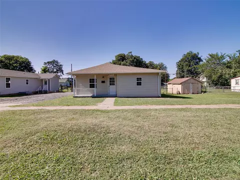 211 E 2nd St, Stroud, OK 74079 photo 3