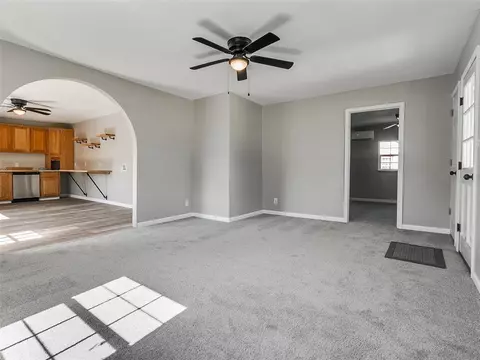 211 E 2nd St, Stroud, OK 74079 photo 5