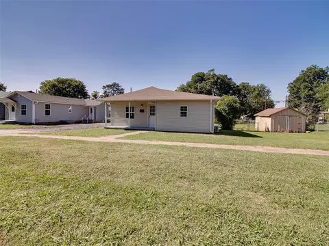 211 E 2nd St, Stroud, OK 74079 photo 2