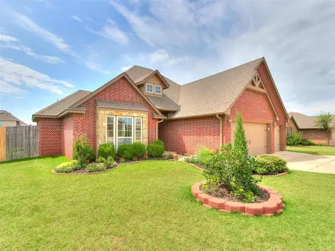 4933 Champlain Pl, Edmond, OK 73025 photo 2