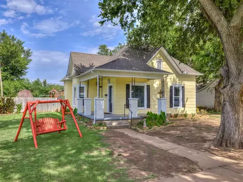 711 S 7th St, Kingfisher, OK 73750
