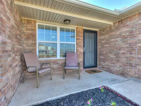 9636 Ella Ln, Moore, OK 73160 photo 4