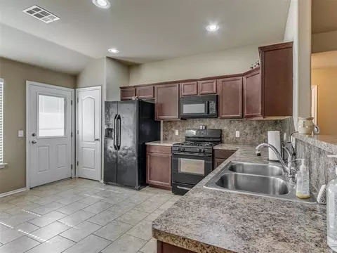 9636 Ella Ln, Moore, OK 73160 photo 16