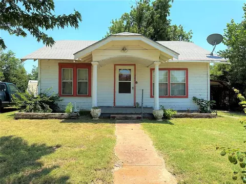 305 E Rosser Ave, Tipton, OK 73570