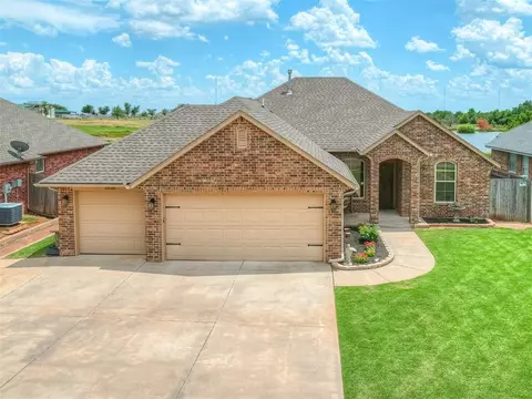 1820 NE 31st St, Moore, OK 73160