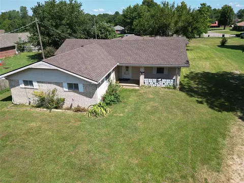 904 E Adams St, Holdenville, OK 74848