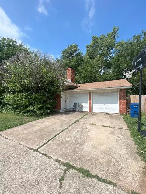709 Redwood Dr, Noble, OK 73068