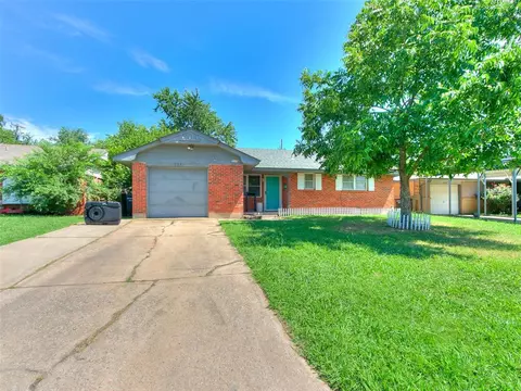 733 SW 2nd St, Moore, OK 73160